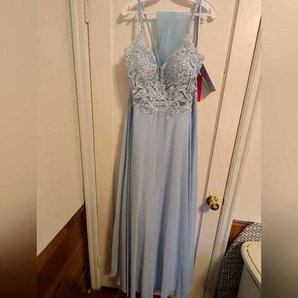 Bridesmaid/Prom/Formal Dress - Picture 2 of 5